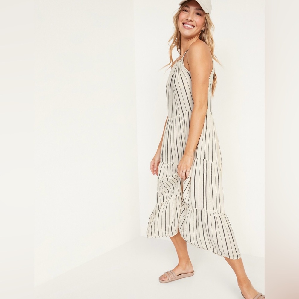Old Navy Sleeveless High-Neck Crinkled
Tiered Maxi Swing Dress Womens Large